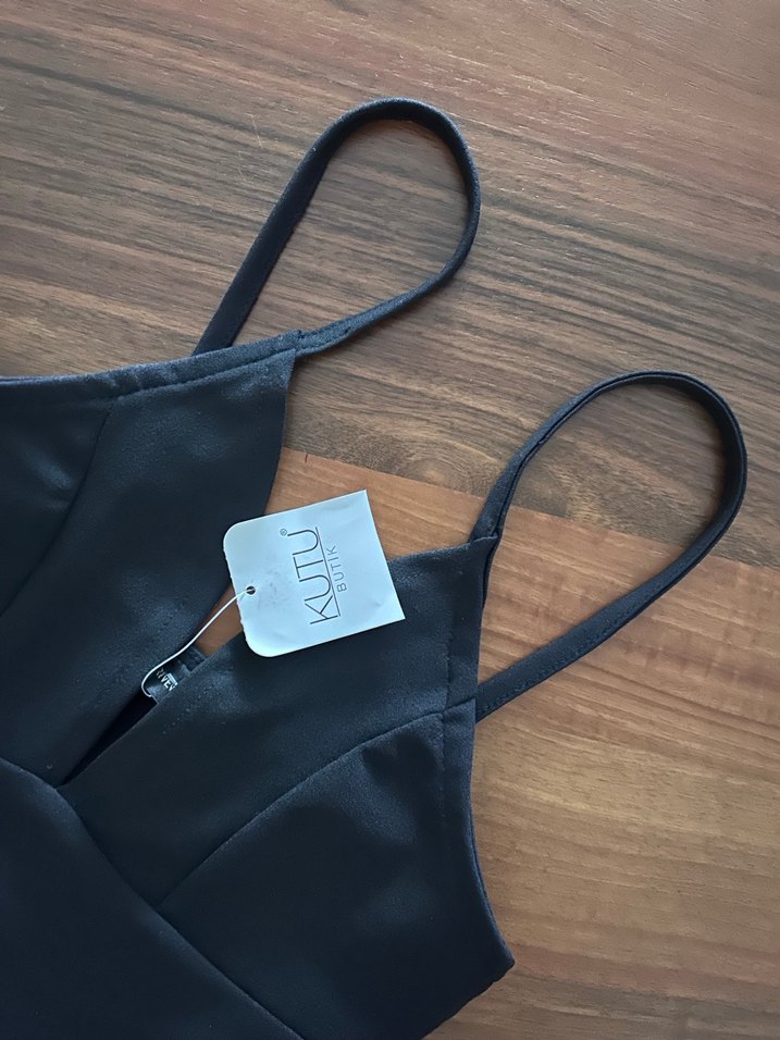 Siyah V Yaka İnce Askılı Büstiyer - Görsel 2