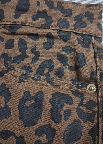 Kahverengi leopar desenli kadın pantolon - Görsel 4