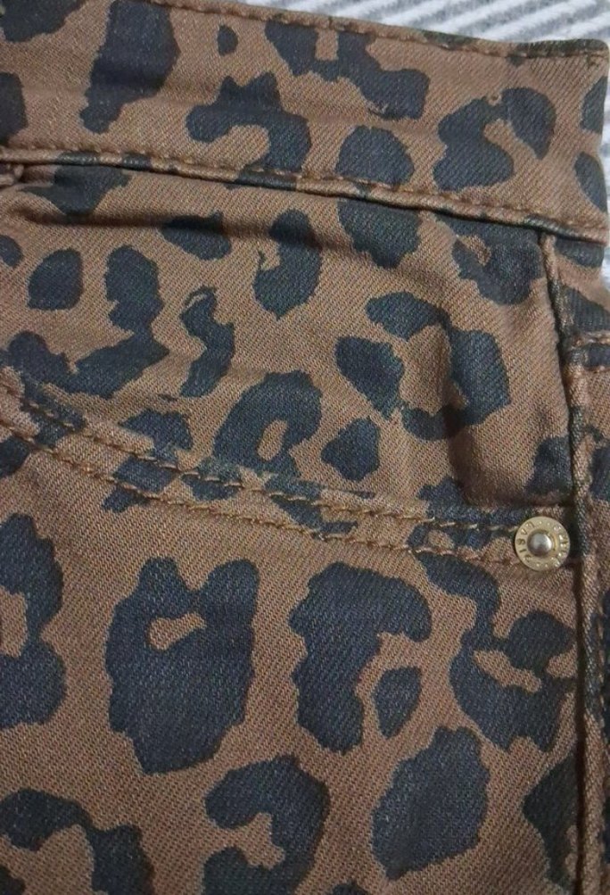 Kahverengi leopar desenli kadın pantolon - Görsel 4