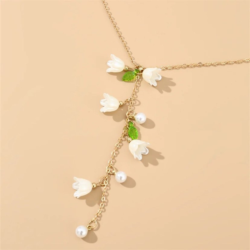 Beyaz çiçekli kolye - Görsel 3