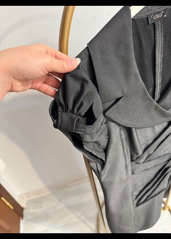 Gri V Yaka Kolsuz Mini Elbise - Görsel 2