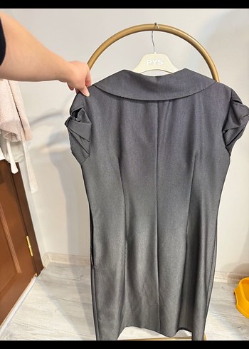 Gri V Yaka Kolsuz Mini Elbise - Görsel 4