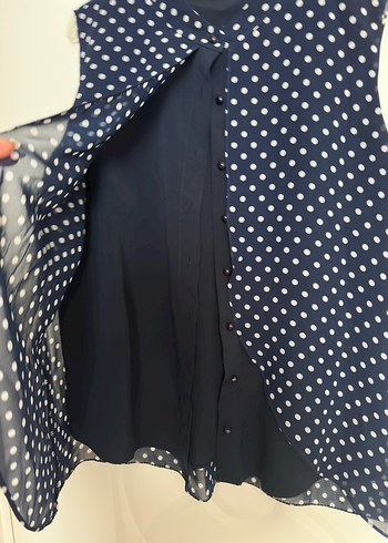 Lacivert Puantiyeli Düğmeli Kolsuz Bluz - Görsel 3