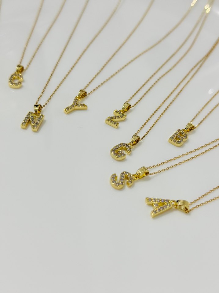 Altın Renk Mini Harfli Zincir Kolye - Görsel 2