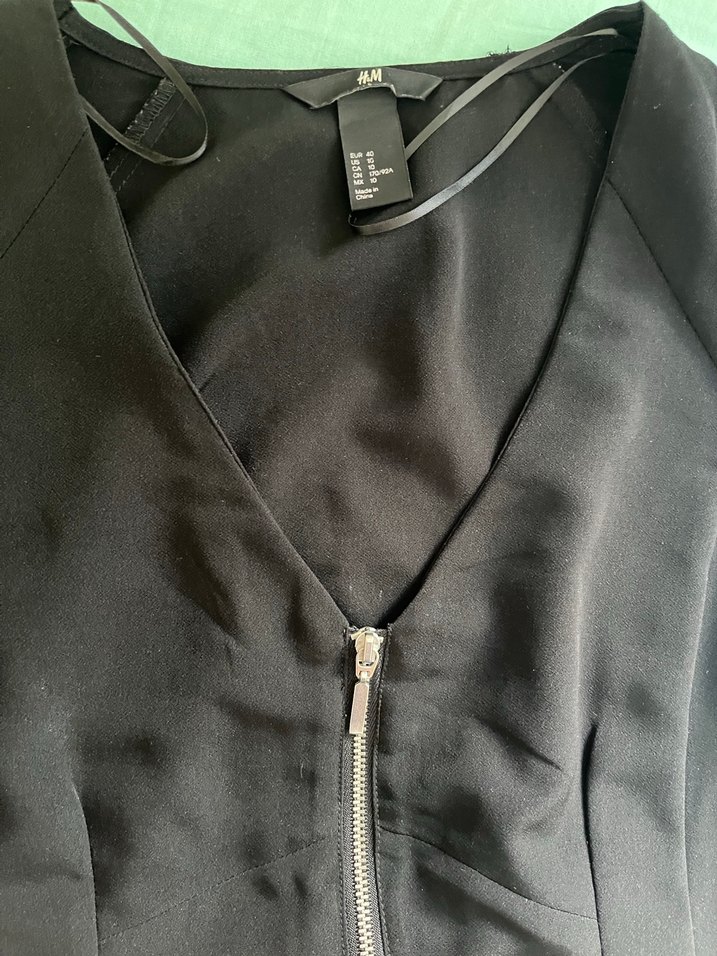 Siyah V Yaka Fermuarlı elbise - Görsel 2