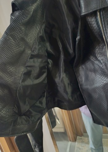 Kemerli Siyah Yılan Derisi Desenli Biker Ceket - Görsel 3