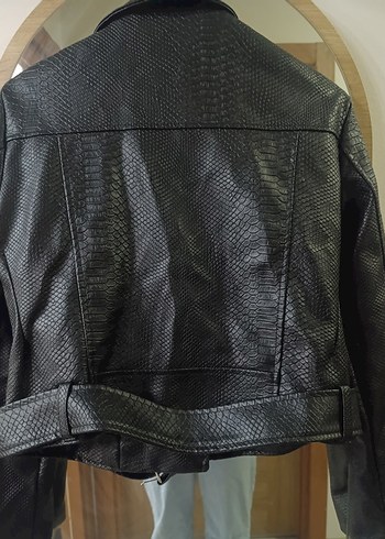 Kemerli Siyah Yılan Derisi Desenli Biker Ceket - Görsel 9