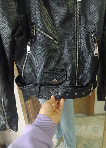 Kemerli Siyah Yılan Derisi Desenli Biker Ceket - Görsel 4