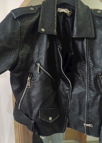 Kemerli Siyah Yılan Derisi Desenli Biker Ceket - Görsel 2