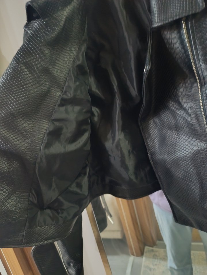 Kemerli Siyah Yılan Derisi Desenli Biker Ceket - Görsel 3