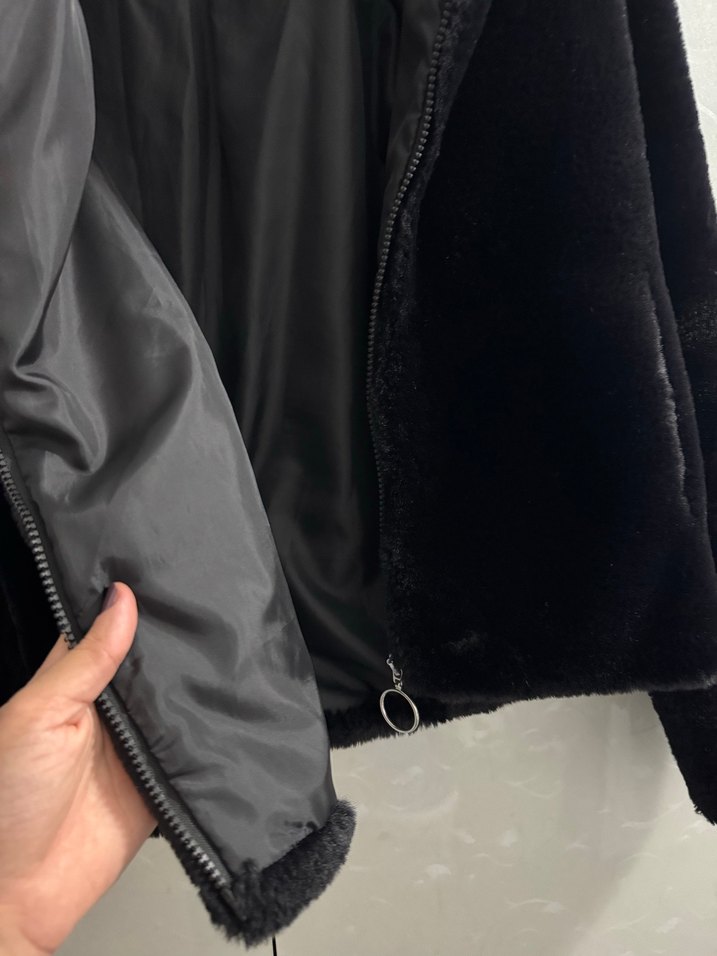 Siyah Kürk Detaylı Kadın Mont - Görsel 3