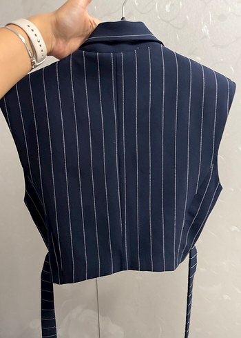 Çizgili, Kemerli, Kolsuz Kadın Blazer - Görsel 4