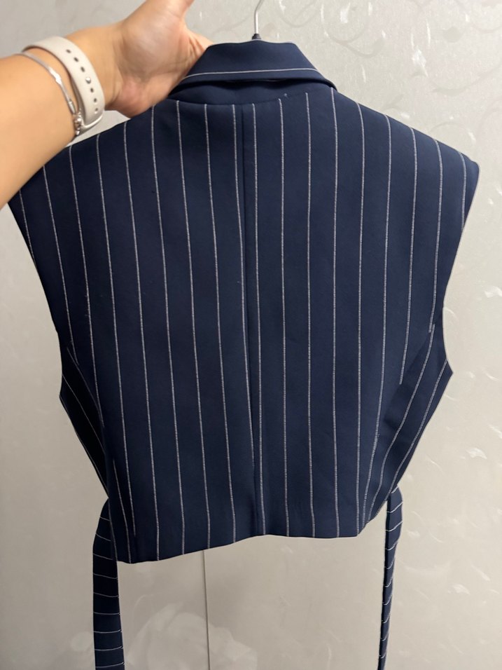 Çizgili, Kemerli, Kolsuz Kadın Blazer - Görsel 4