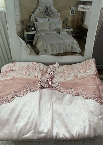 Pembe Nakışlı Dekoratif Yastık - Görsel 5