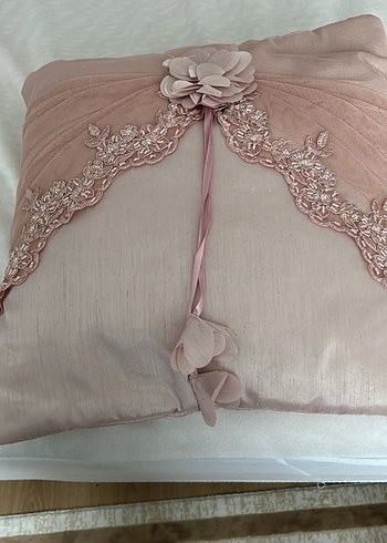 Pembe Nakışlı Dekoratif Yastık - Görsel 6