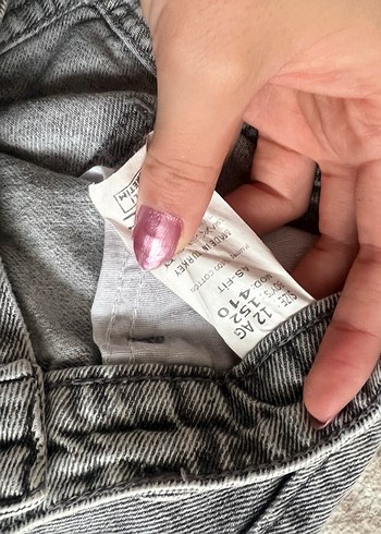 Gri Mini Denim Şort, Rahat Kesim, Tüylü Detaylı kız çocuk şortu - Görsel 2