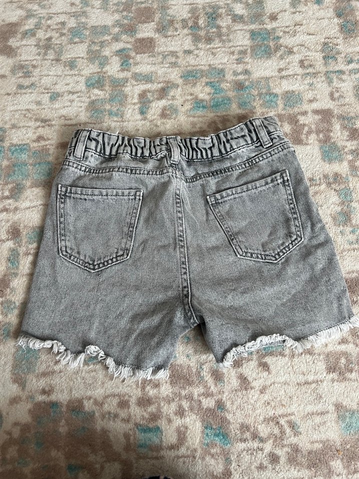 Gri Mini Denim Şort, Rahat Kesim, Tüylü Detaylı kız çocuk şortu - Görsel 3