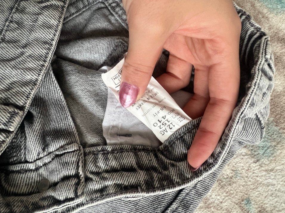 Gri Mini Denim Şort, Rahat Kesim, Tüylü Detaylı kız çocuk şortu - Görsel 2