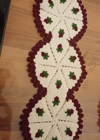 Bordo ve yeşil detaylı el yapımı dantel örtü - Görsel 2