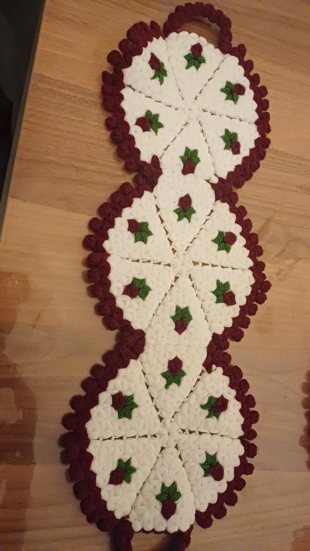 Bordo ve yeşil detaylı el yapımı dantel örtü - Görsel 2