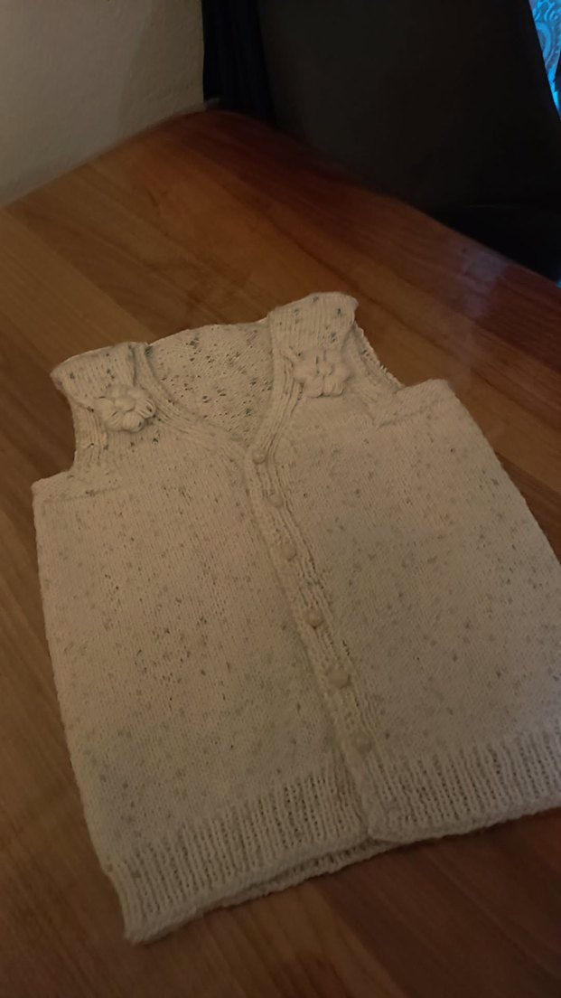 Kız Çocuk Beyaz Örgü V Yaka Süveter - Görsel 3