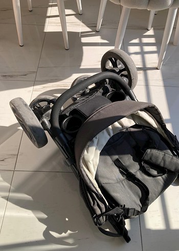 Gri ve Siyah Bebek Arabası - Görsel 8