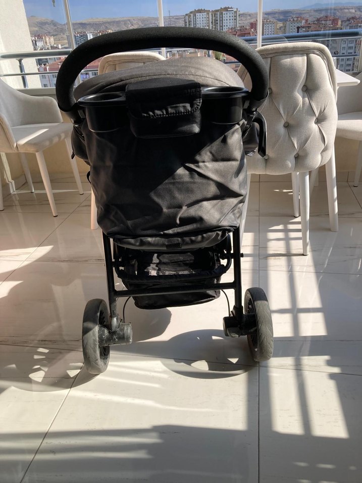 Gri ve Siyah Bebek Arabası - Görsel 2