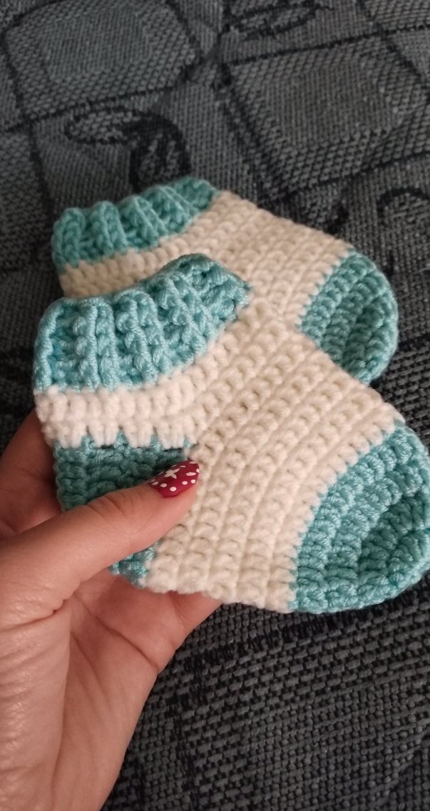 Turkuaz ve Beyaz Örgü Erkek Bebek Patik - Görsel 2