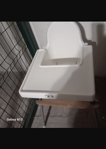 Beyaz ve Gri Bebek Mama Sandalyesi - Görsel 3