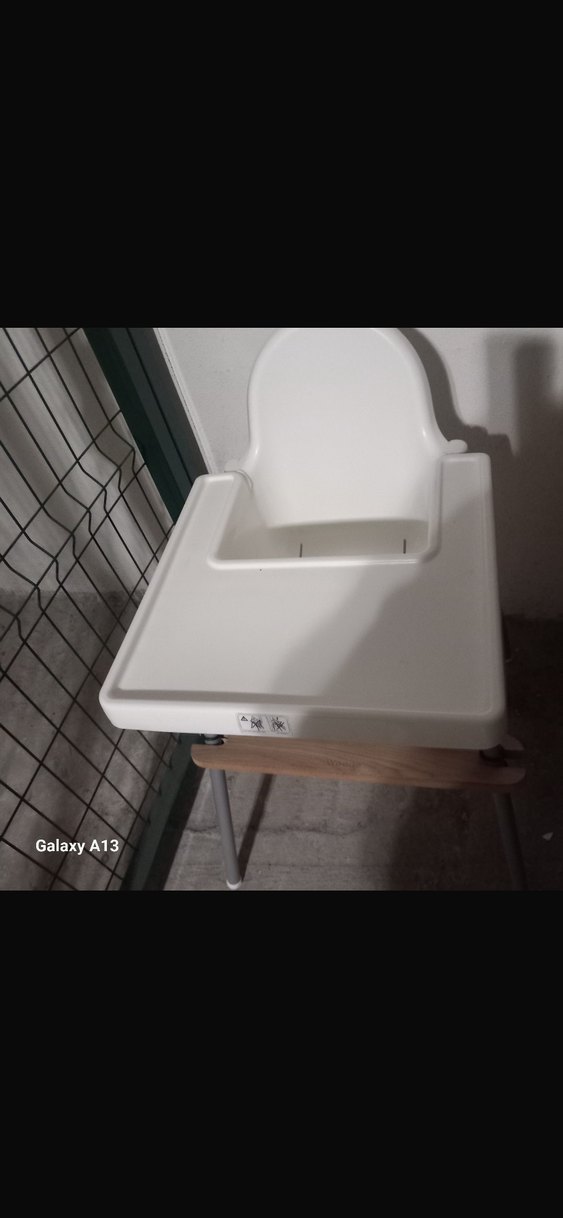 Beyaz ve Gri Bebek Mama Sandalyesi - Görsel 3