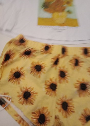 Sarı Baskılı Kısa Kollu Tişört - Görsel 3