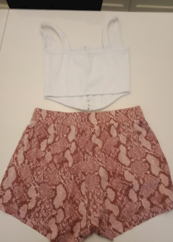 Pembe Yılan Derisi Desenli Dantelli Mini Şort - Görsel 2