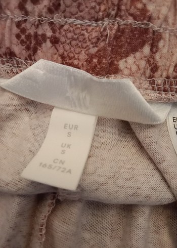 Pembe Yılan Derisi Desenli Dantelli Mini Şort - Görsel 3