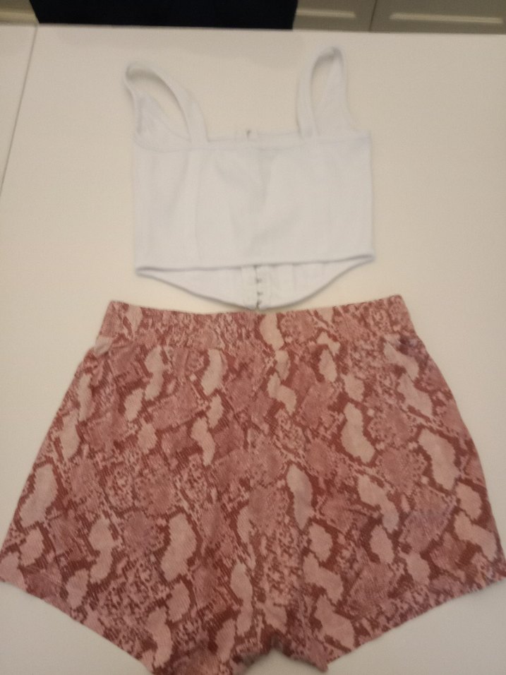 Pembe Yılan Derisi Desenli Dantelli Mini Şort - Görsel 2