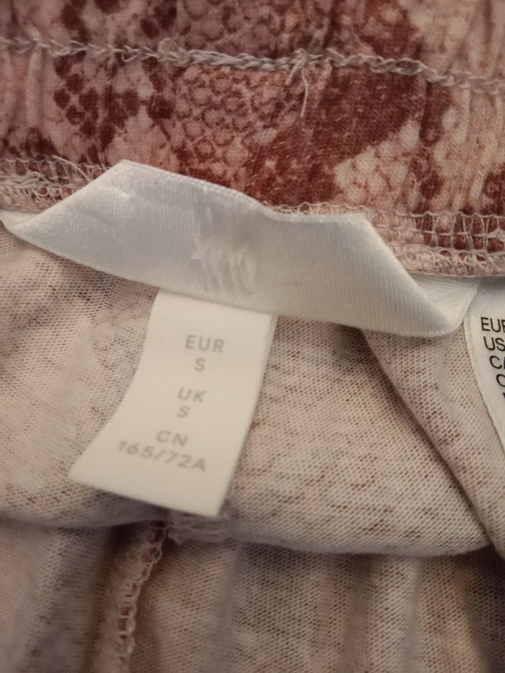 Pembe Yılan Derisi Desenli Dantelli Mini Şort - Görsel 3