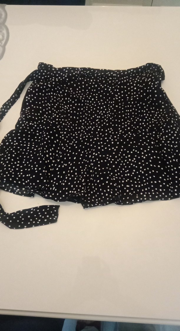 Kadın Siyah Puantiyeli Fırfırlı Mini şortlu Etek - Görsel 3