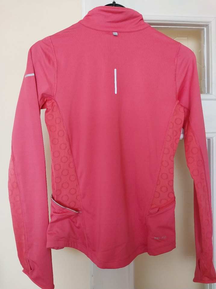 Pembe Dri-FIT Baskılı Spor üst - Görsel 4