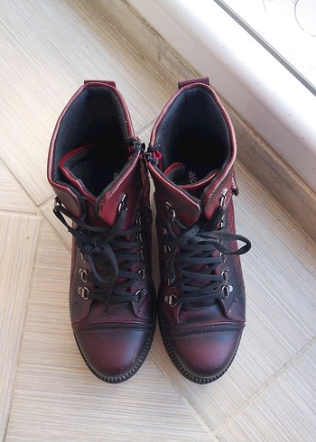 Bordo Deri Tokalı Yüksek Topuklu Gotik Kadın Bot - Görsel 3