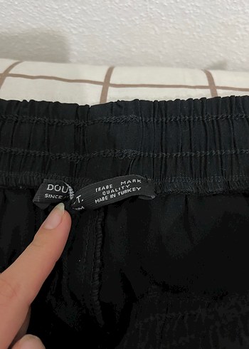 Kadın Siyah Rahat Kesim Kumaş Pantolon - Görsel 2