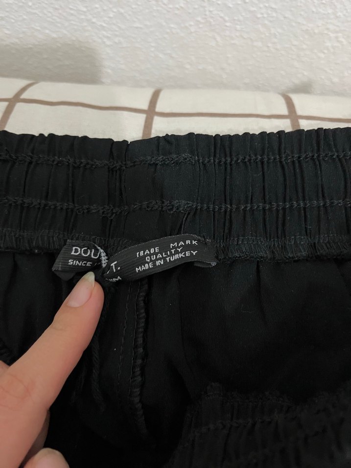 Kadın Siyah Rahat Kesim Kumaş Pantolon - Görsel 2