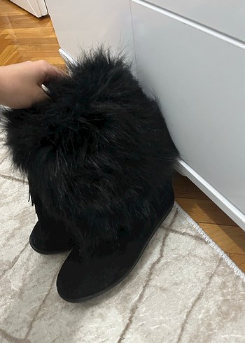 Siyah Süet Tüylü Dolgu Topuklu Bot - Görsel 2