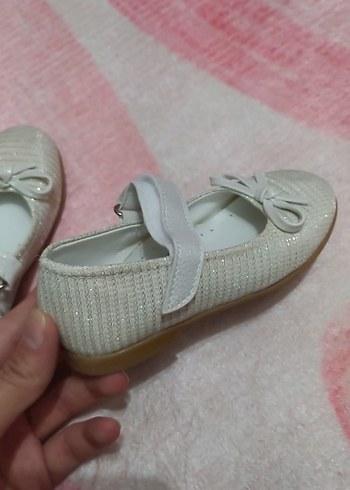 Kız Çocuk Beyaz Yılan Desenli Fiyonklu Babet - Görsel 3