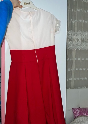 Kız Çocuk Kırmızı Düğmeli Klasik Elbise - Görsel 3