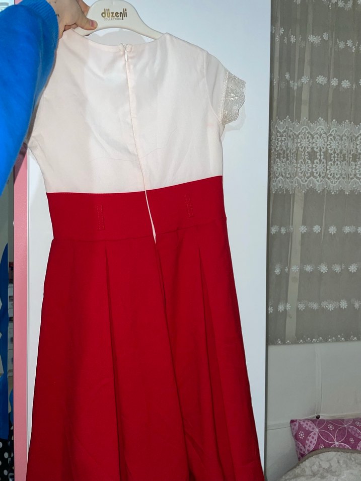 Kız Çocuk Kırmızı Düğmeli Klasik Elbise - Görsel 3