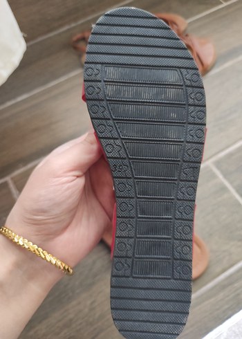 Kırmızı sandalet - Görsel 3