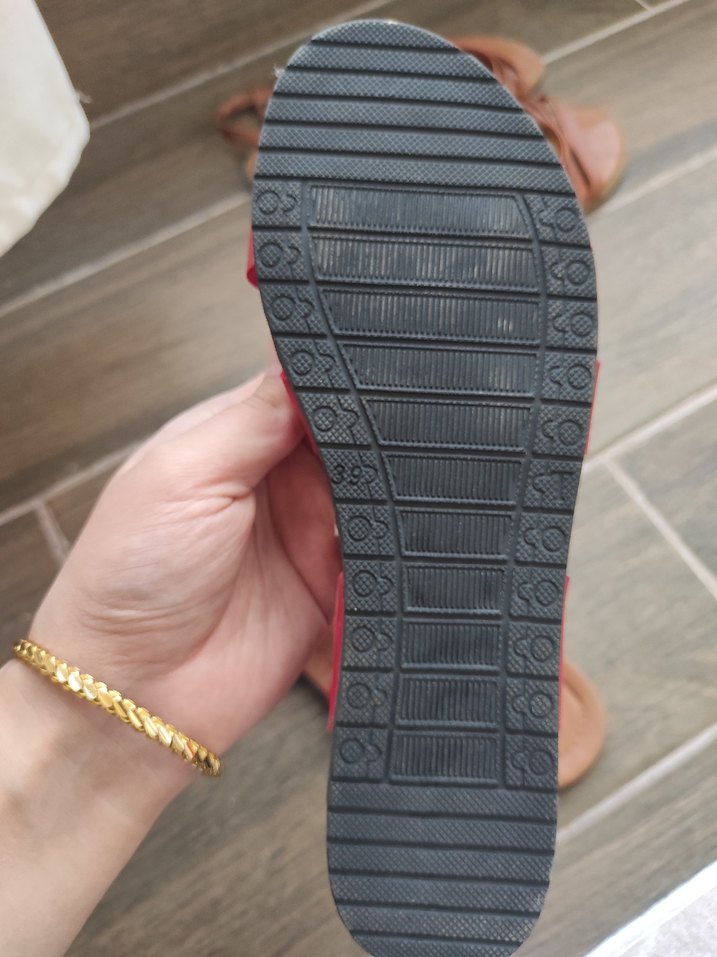 Kırmızı sandalet - Görsel 3