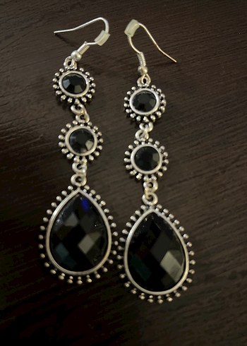 Uzun Siyah Boncuklu Gotik Küpeler - Görsel 2