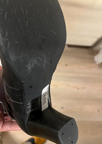 Siyah Süet Topuklu Bot - Görsel 4