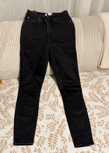 Siyah Kemerli Dar Kesim Kadın Jean - Görsel 2