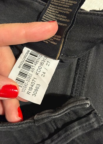 Siyah Kemerli Dar Kesim Kadın Jean - Görsel 4